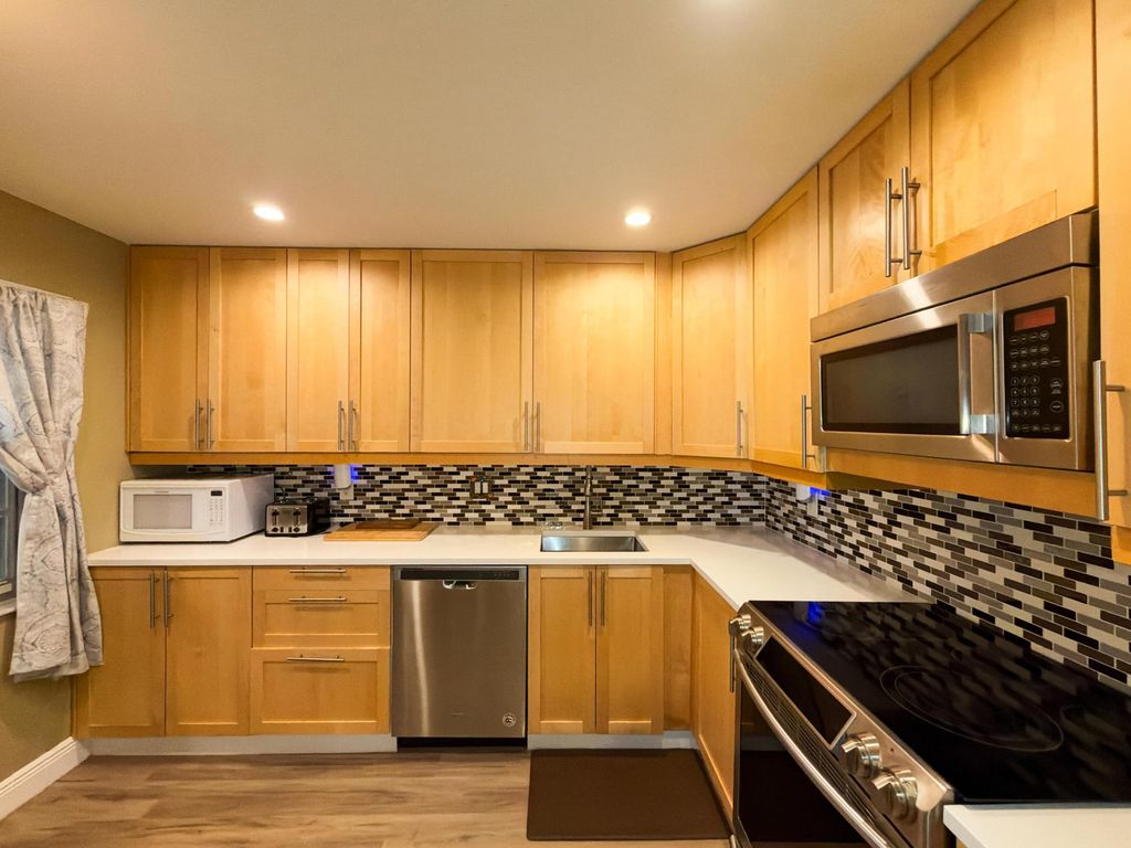 3510 OAKS Way #101, photo 2