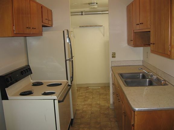 2nd image of 840 Avenue C
