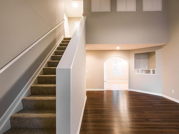 3rd image of 111 Baybrook Cir