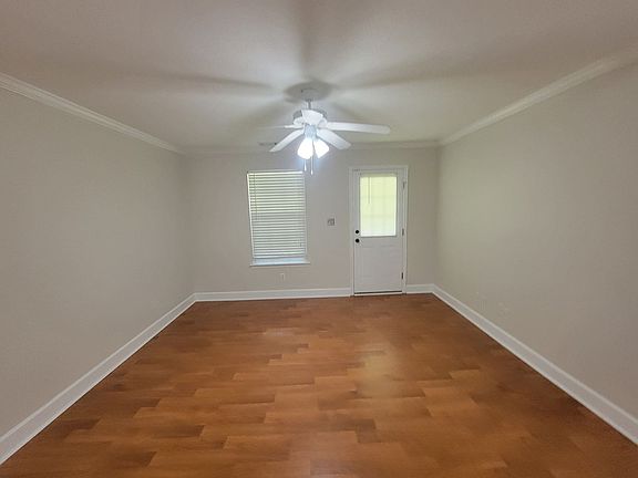 3rd image of 392 Bowen Fls