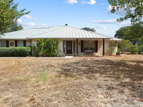 113 S Deer Ridge Dr., La Vernia, TX 78121