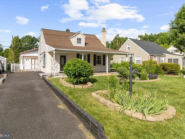 1933 Clearview Ave, Jeffersonville, PA 19403