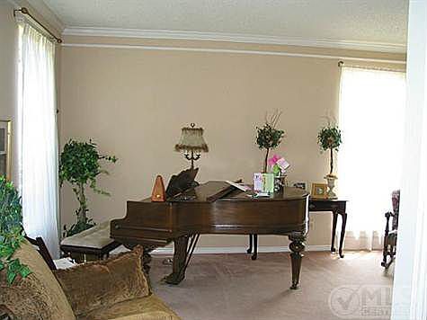 4th image of 501 Woodhill Ct