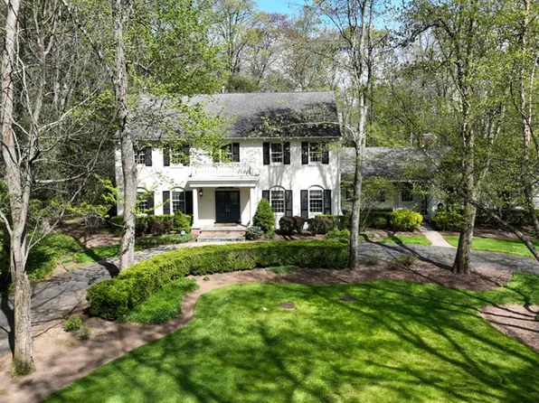 43 Twin Brooks Rd, Saddle River, NJ 07458