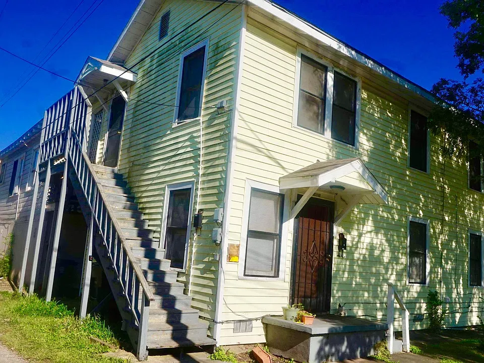 2614 44th St #UPSTAIRS