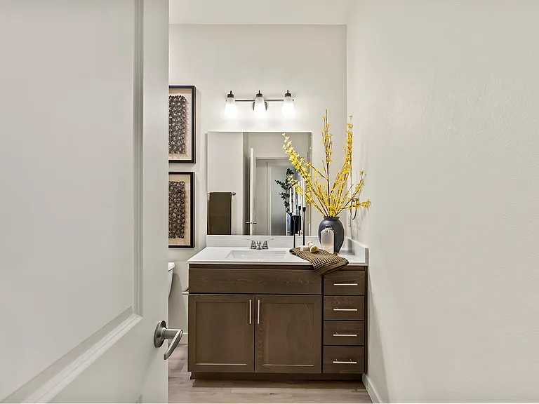 Jailen's Pointe Apartments — Photo 14