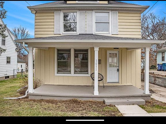2nd image of 1051 Lyon St NE