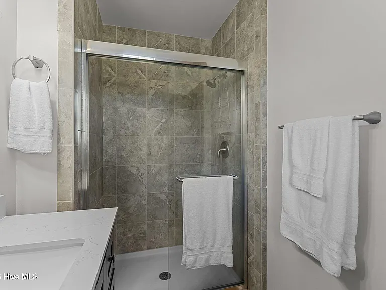180 Wallace Rd — Photo 3