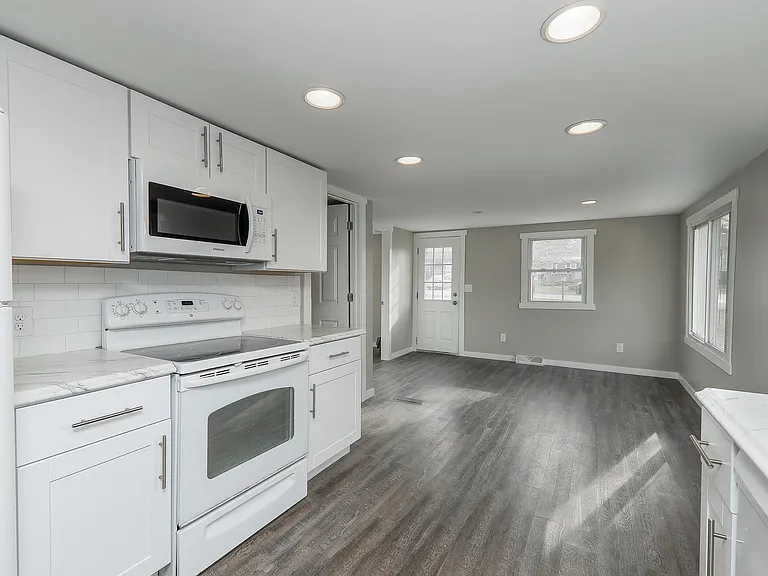 4410 Buckley Rd — Photo 2