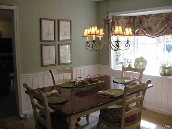 Dinette - Eat-In Kitchen