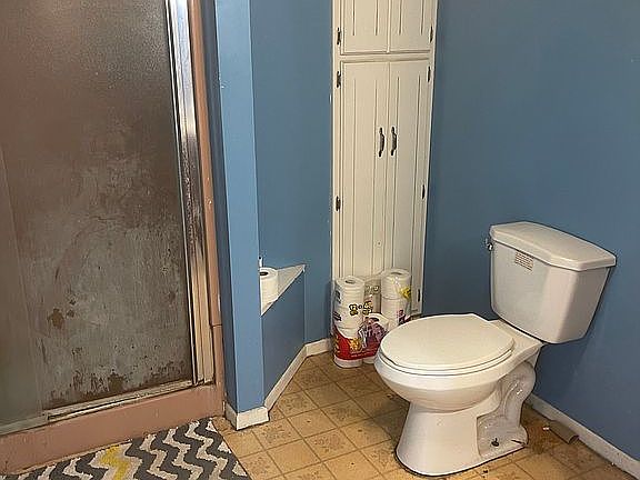 2nd upstairs bathroom 