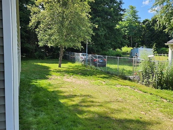 5th image of 44 Rosewood Ave