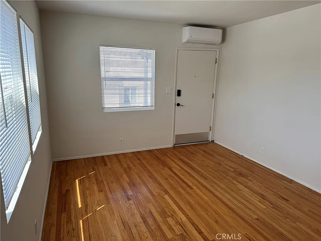 Building Photo - 873 Carillo Dr