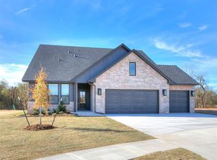 9404 NW 75th St, Yukon, OK 73099