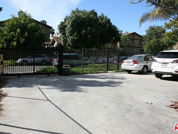 2nd image of 618 N Alexandria Ave