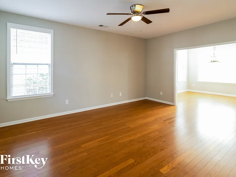 325 Crossandra Ave — Photo 3