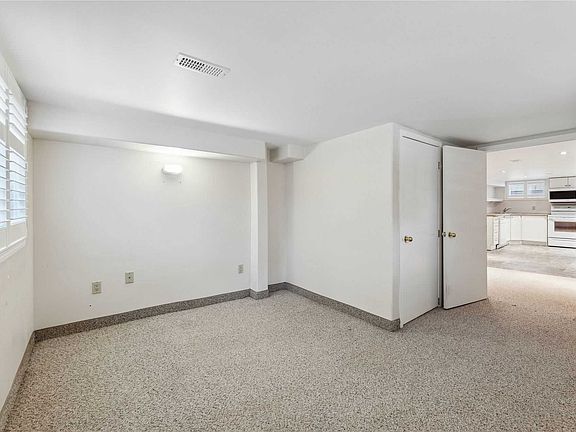 3rd image of 115 Albert St S