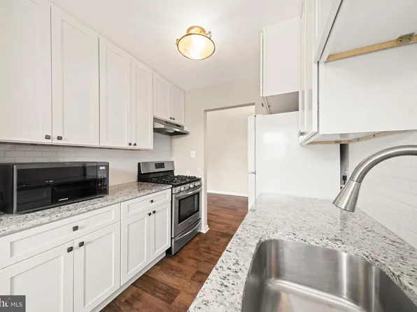 5915 Mayflower Ct APT 304, Alexandria, VA 22312