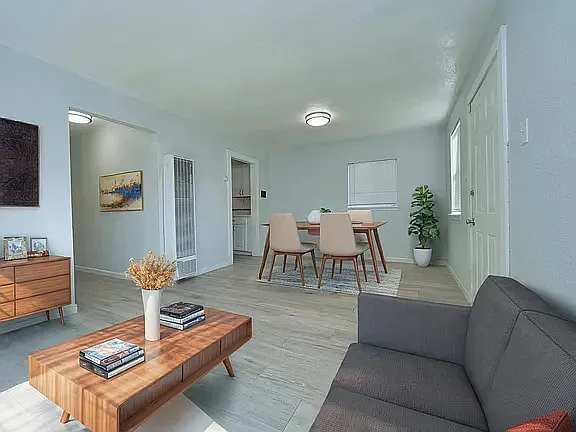 2 bed, 1100 sqft, $6,780 — Photo 2
