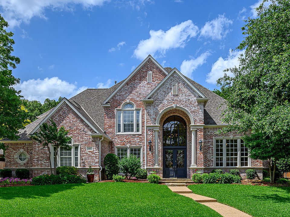 1st image of 903 Carriage Way
