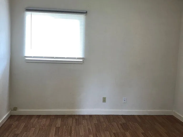 360 N State St — Photo 6