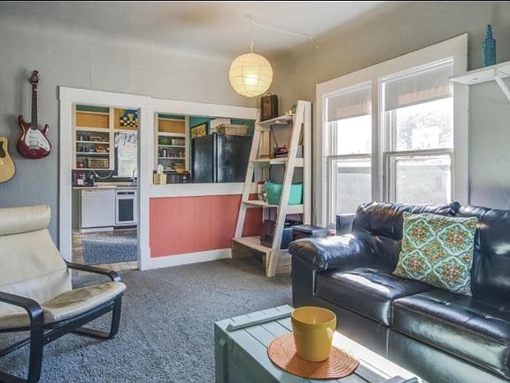 3rd image of 454 W 21st St