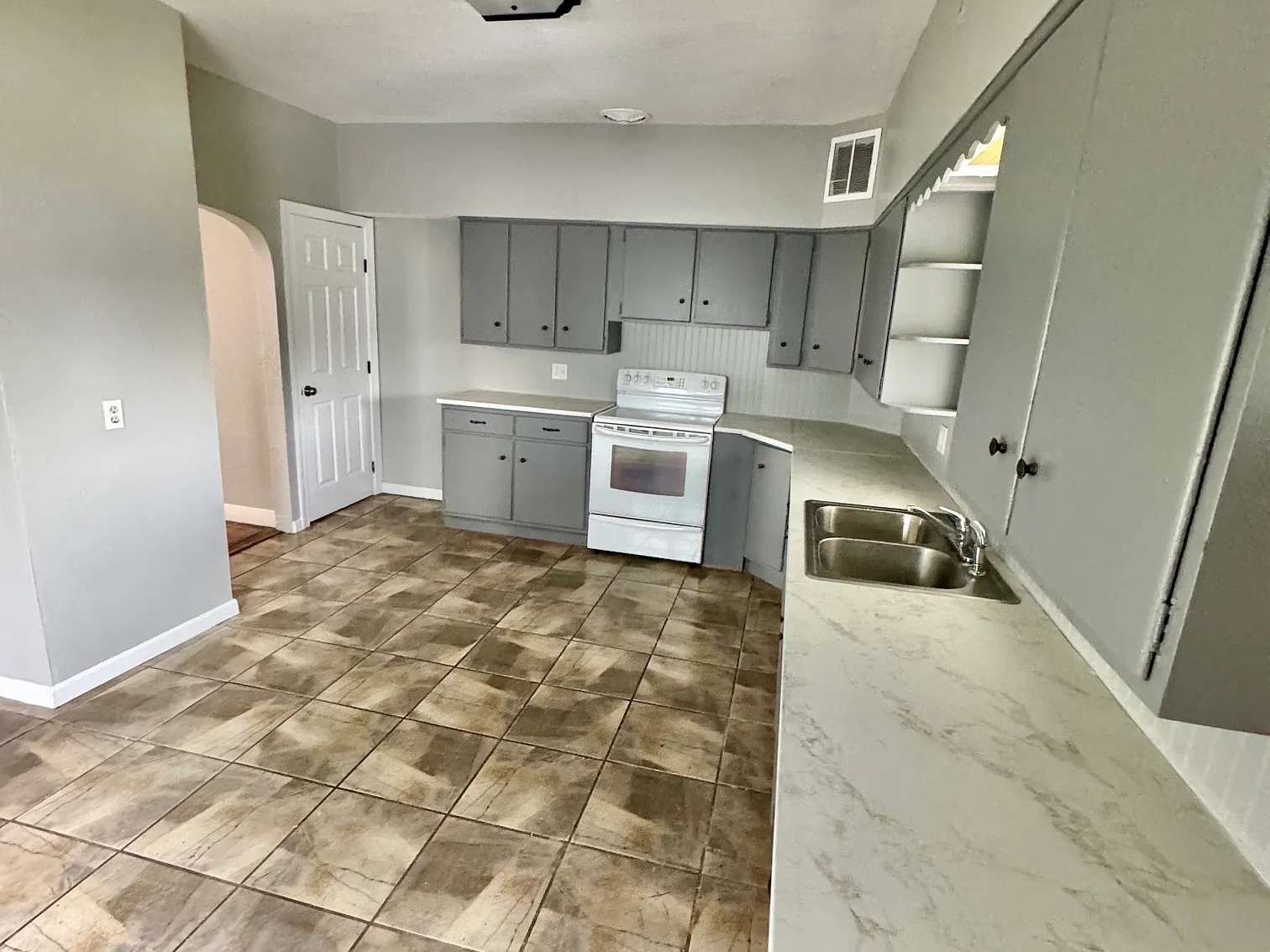 5 bed, 1500 sqft, $2,000 — Photo 4