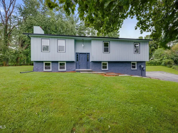101 Canterbury Ln, Bristol, VA 24201