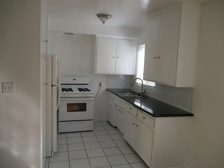 1435 N Fairfax Ave #4 — Photo 7