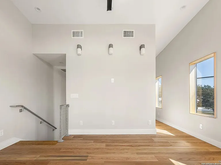1107 S Cherry St — Photo 14