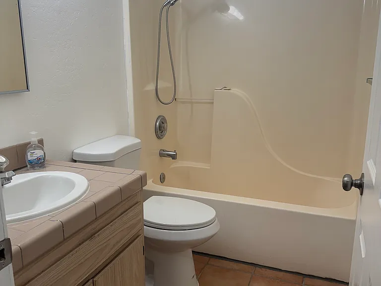 32 Browns Rd — Photo 2