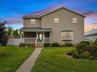 306 S Monroe St, Garnavillo, IA 52049