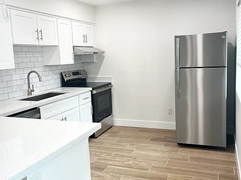 2025 N Richland St #B — Photo 3