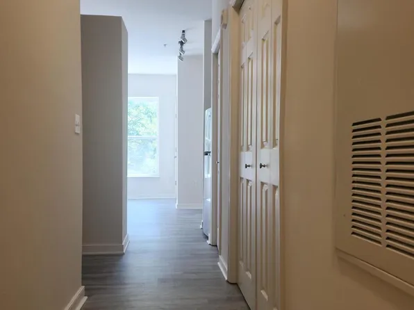 8045 Newell St APT 105, Silver Spring, MD 20910