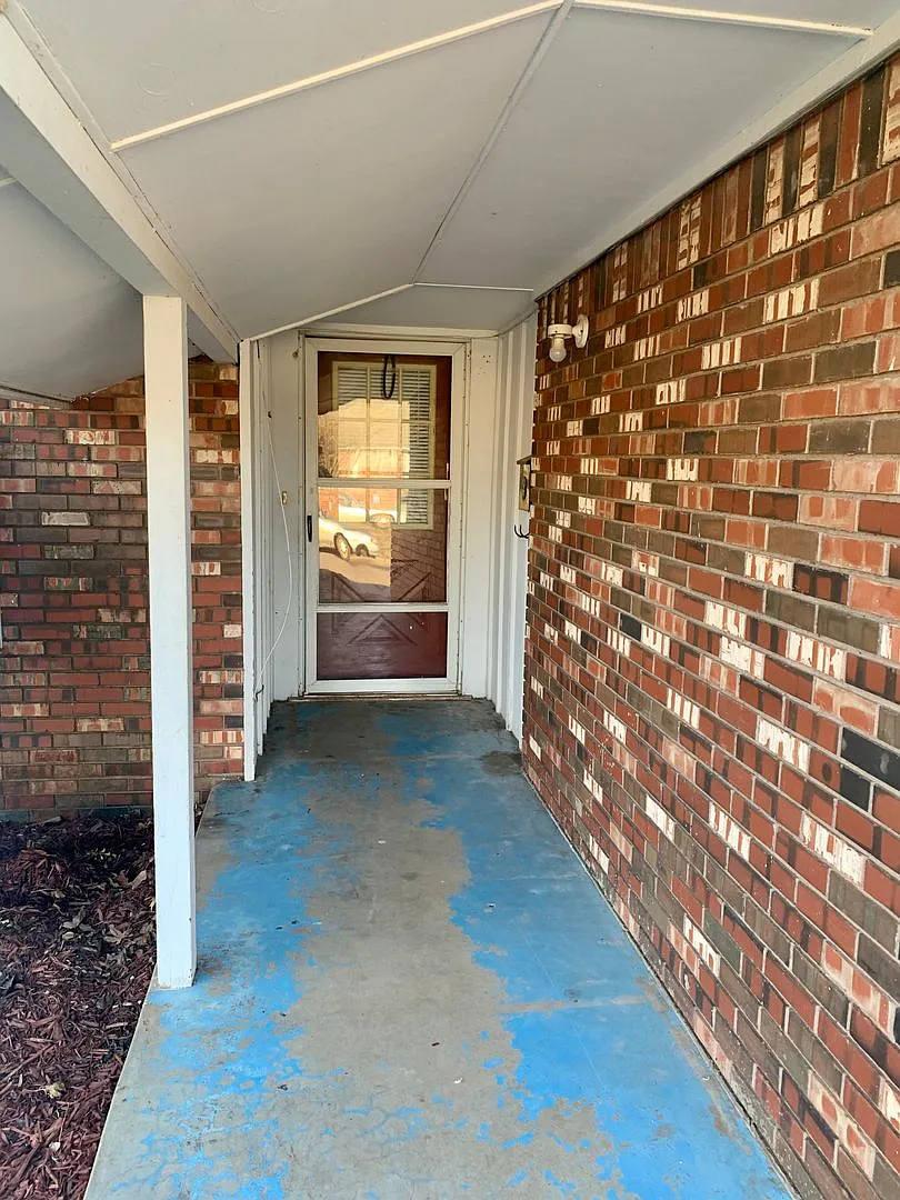 3 Bed, 2 Bath Home in the Village! — Photo 2