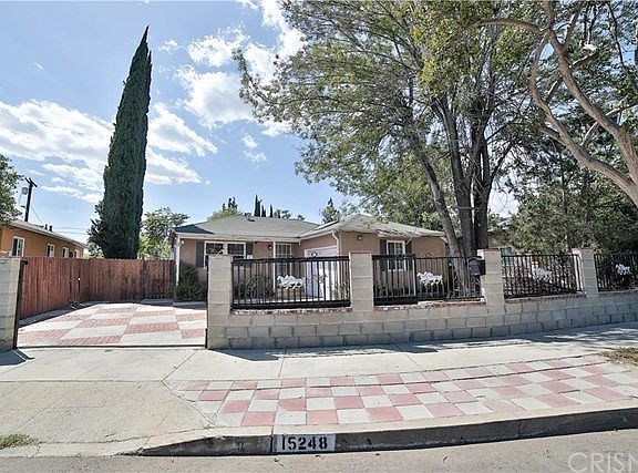 3rd image of 15248 Blythe St