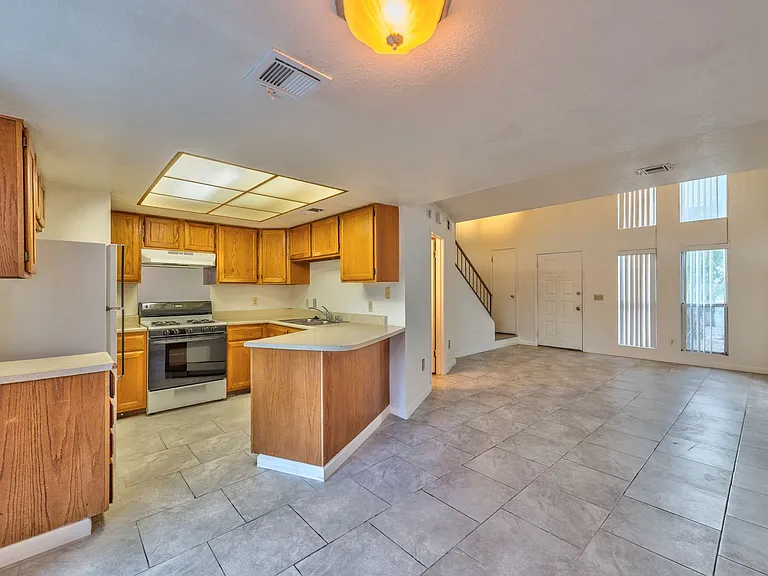 587 Sellers Pl — Photo 4