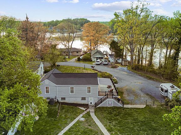 3rd image of 3901 Calawasse Rd