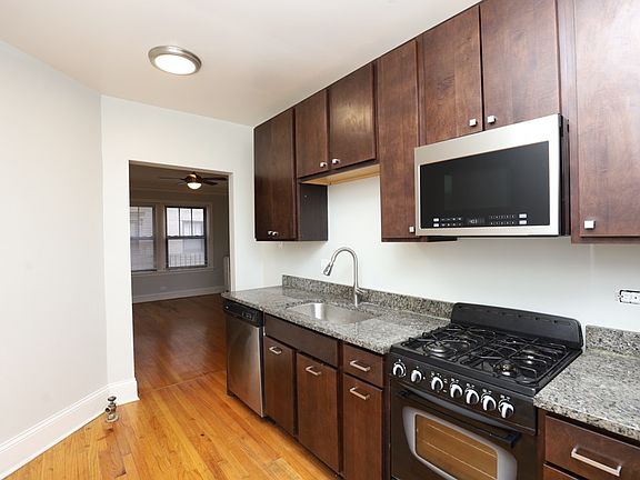 4th image of 2407 W Wilson Ave #4