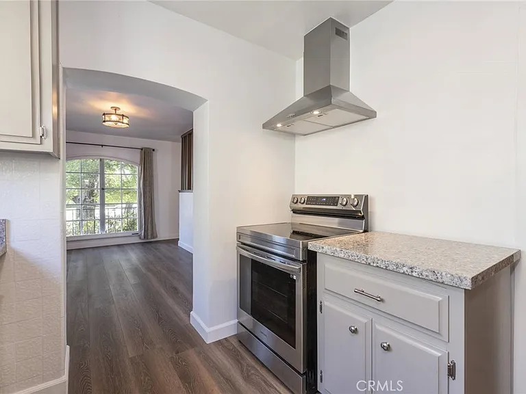 4213 Wilkinson Ave — Photo 9