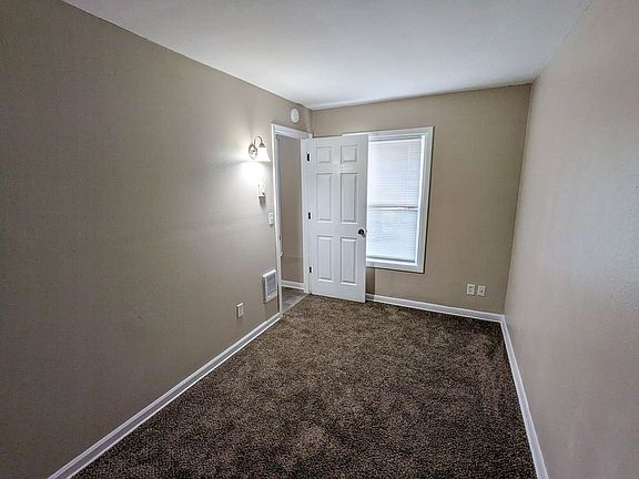 3rd image of 180 Elma Ave SE #180