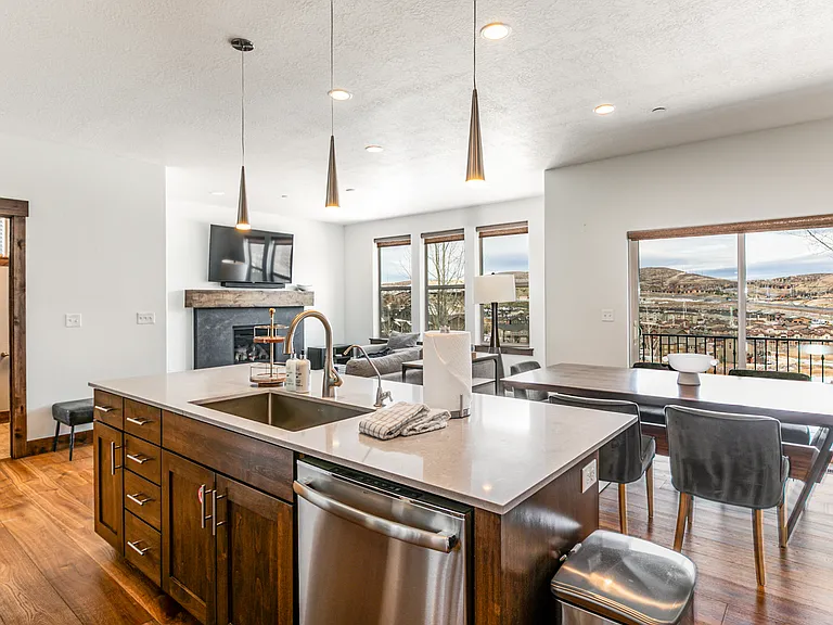 924 W Abigail Dr — Photo 13