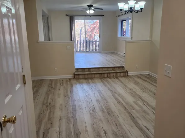 27 Bullis Dr #1, Averill Park, NY 12018