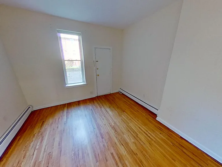 112 Sussex St — Photo 7