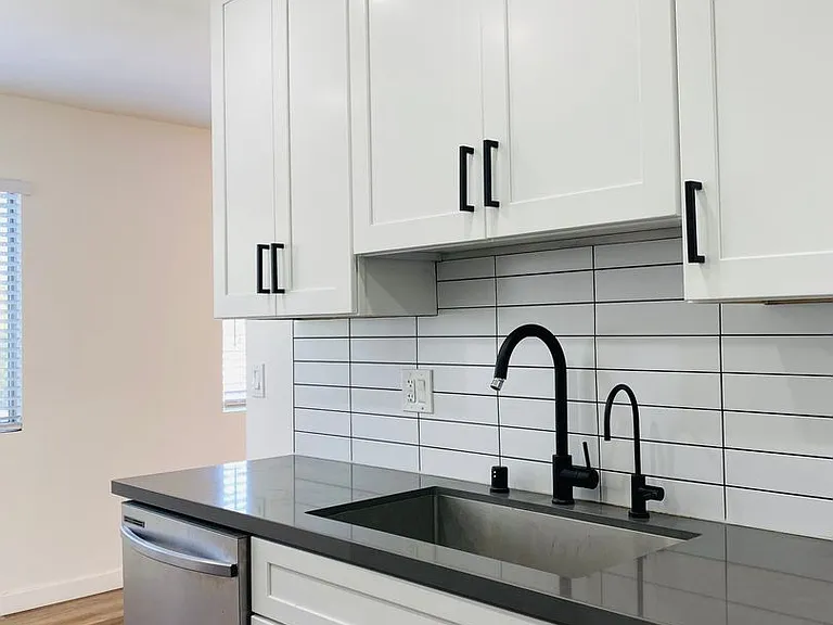 212 S Arnaz Dr — Photo 24