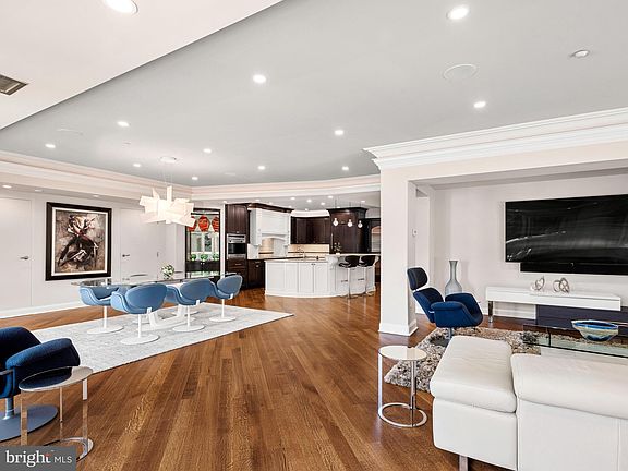 2nd image of 1702 N Park Dr APT 18