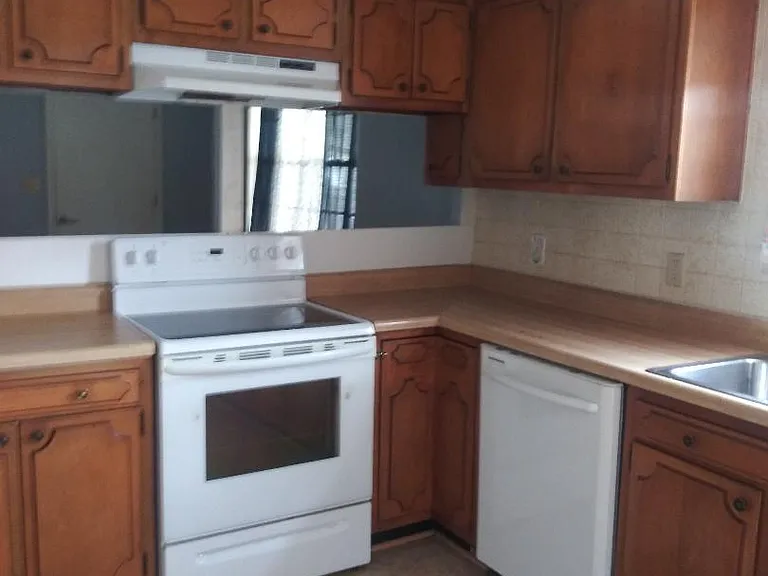 1026 Tanglewood Dr — Photo 4
