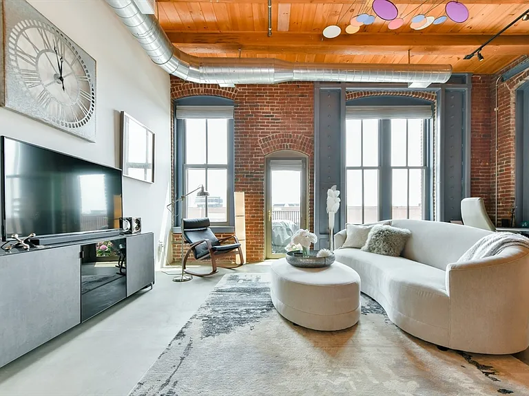 35 Channel Center St #206 — Photo 2