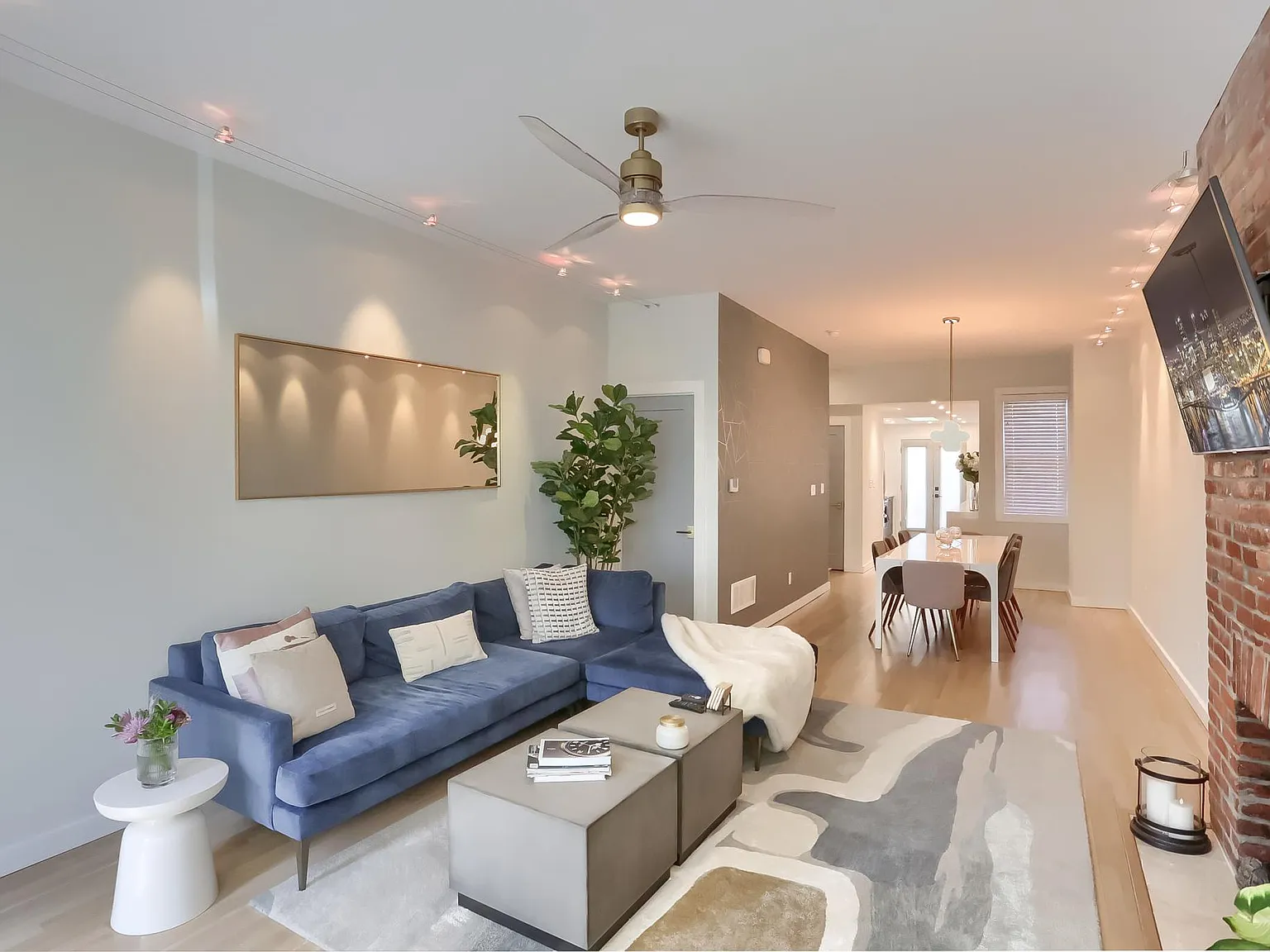 3 bed, 1342 sqft, $3,300 — Photo 3