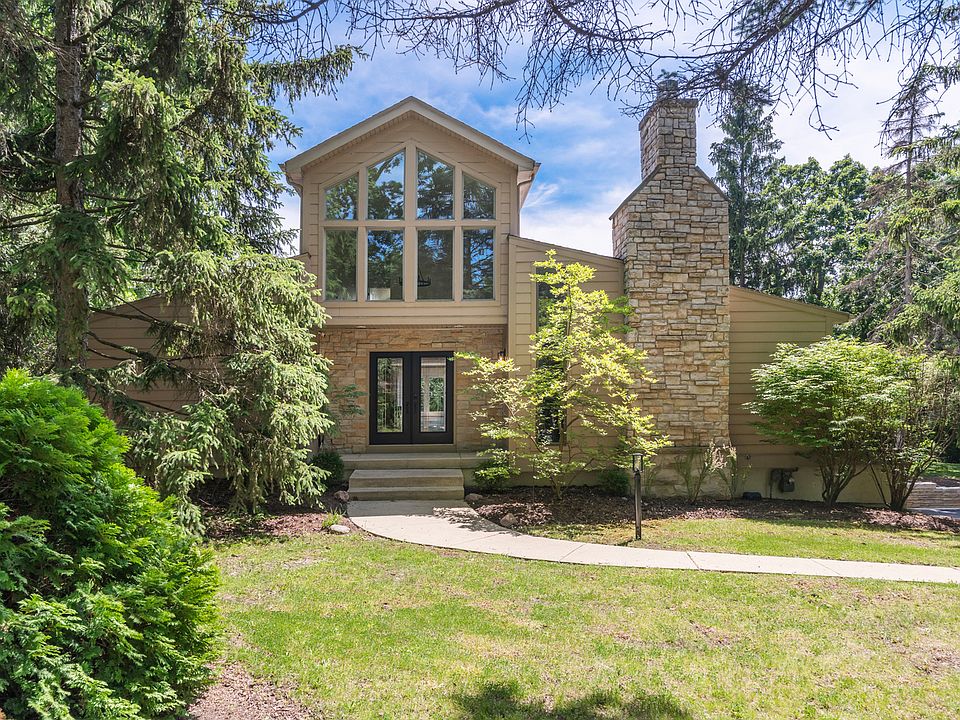 1st image of 3N010 Lakeview Ct